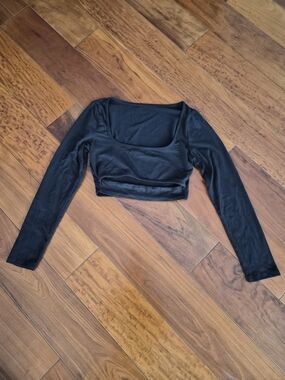 Black Scoop Neck Cutout Front Crop Top - Fits Like XS